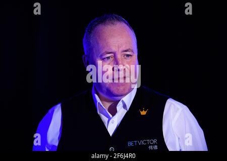 MILTON KEYNES, REGNO UNITO. 01 aprile 2021. John Higgins durante 2021 Championship League Snooker- Day 2 partite alla Marshall Arena giovedì 01 aprile 2021 a MILTON KEYNES INGHILTERRA. Credit: Taka G Wu/Alamy Live News Foto Stock