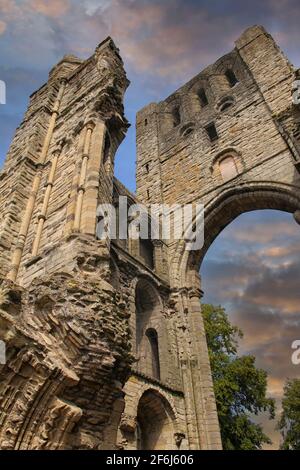 Parte delle rovine della famosa abbazia di Kelso sul frontiere scozzesi Foto Stock