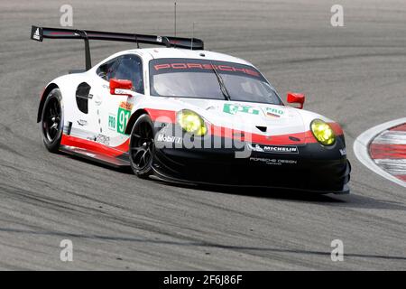 91 LIETZ Richard (aut), MAKOWIECKI Frederic (fra), Porsche 911 RSR del team Porsche GT, in azione durante il Campionato Mondiale FIA WEC Endurance 2017 6 ore di Nurburgring, Germania, dal 14 al 16 luglio - Foto Clemente Marin / DPPI Foto Stock