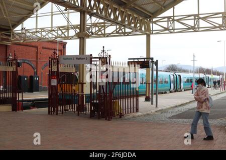 La stazione ferroviaria di Llandudno, serve la città balneare di Llandudno, Galles del Nord Foto Stock