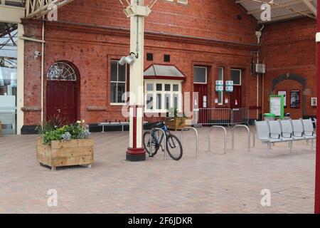 La stazione ferroviaria di Llandudno, serve la città balneare di Llandudno, Galles del Nord Foto Stock