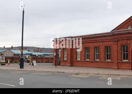 La stazione ferroviaria di Llandudno, serve la città balneare di Llandudno, Galles del Nord Foto Stock