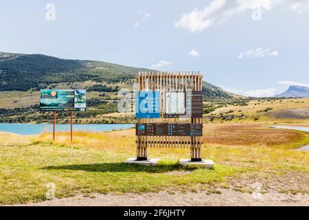 Cartello di benvenuto nel settore Laguna Azul del Parco Nazionale Torres del Paine, Patagonia, Cile meridionale Foto Stock