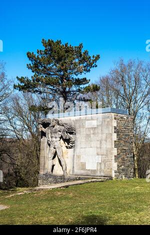 Ordensburg Vogelsang nel Parco Nazionale di Eifel, Germania. L'ex tenuta nazista ha da allora servito come campo di addestramento militare per gli alleati, prima dell'apertura Foto Stock