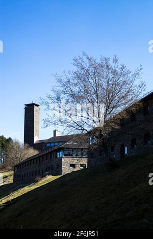 Ordensburg Vogelsang nel Parco Nazionale di Eifel, Germania. L'ex tenuta nazista ha da allora servito come campo di addestramento militare per gli alleati, prima dell'apertura Foto Stock