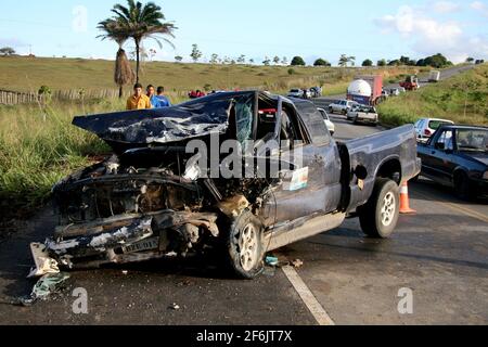 Eunapolis, bahia / brasile - 12 giugno 2008: Collisione tra i veicoli sull'autostrada BR 101 nella città di Eunapolis, nel sud Bahia. Foto Stock