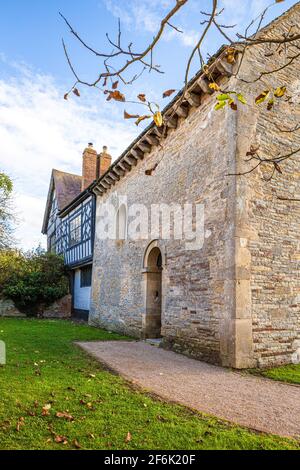 La Cappella di Odda, una delle chiese sassone più complete sopravvissute in Inghilterra, costruita nel 1056 dal conte Odda a Deerhurst, Gloucestershire UK Foto Stock