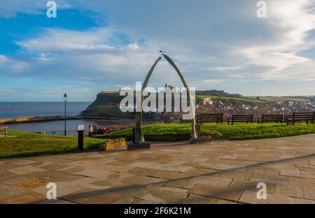 Arco a spina di pesce, West Cliff, Whitby, North Yorkshire Foto Stock