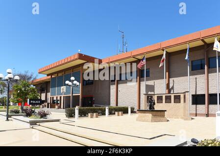 GARDEN GROVE, CALIFORNIA - 31 MAR 2021: Il Dipartimento di polizia di Garden Grove e gli edifici del Dipartimento dei vigili del fuoco. Foto Stock