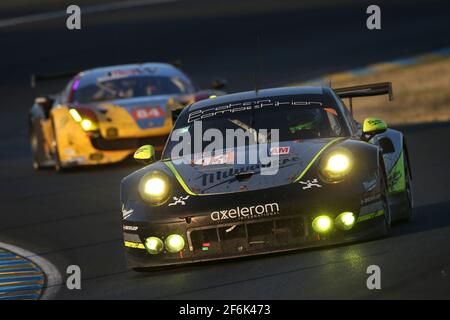 93 LUNGO Patrick (usa), al FAISAL Abdulaziz Turki (sau), HEDLUND Michael (usa), Porsche 911 RSR team Proton Competition, azione durante la gara 2017 le Mans 24 ore, dal 17 al 18 giugno sul circuito di le Mans, Francia - Foto Antonin Vincent / DPPI Foto Stock