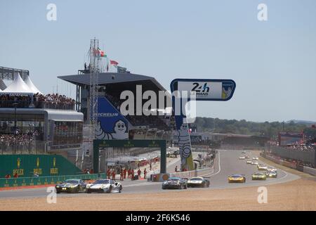 62 MAC NEIL Cooper (usa), SWEEDLER William (usa), BELL Townsend (usa), Ferrari 488 GTE team Scuderia corsa, azione durante la sfilata 2017 le Mans 24 ore e gara, dal 16 al 18 giugno sul circuito di le Mans, Francia - Foto François Flamand / DPPI Foto Stock