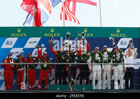 55 CAMERON Duncan (gbr), SCOTT Aaron (gbr), CIOCI Marco (ita), Ferrari 488 GTE team Spirit of Race, azione 84 SMITH Robert (gbr), STEVENS William (gbr), VANTHOOR Dries (bel) Ferrari 458 Italia team JMW Motorsport, azione, 62 MAC NEIL Cooper (usa), SWEEDLER (usa), William Townsend (bel) Ferrari 488 GTE team Scuderia corsa, azione, podio durante la 24 ore di gara le Mans 2017, dal 17 al 18 giugno sul circuito di le Mans, Francia - Foto Florent Gooden/DPPI Foto Stock