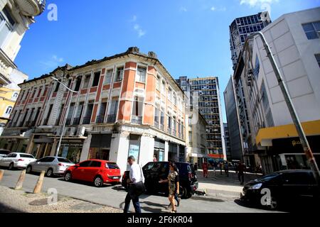Salvador, Brasile - 22 agosto 2016: Vista degli edifici commerciali nel quartiere Comercio in Salvador. Foto Stock