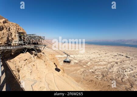 Israele, Masada, cavo che conduce fino alle rovine remote del sito da tavolo di Masada Foto Stock