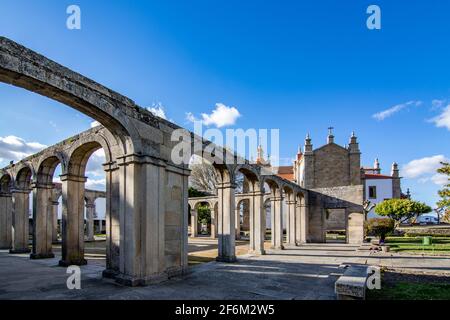 Miranda do Douro , Portogallo; 2019 agosto: Chiostri del Palazzo Episcopale nel cortile della cattedrale di Miranda do Douro. Foto Stock