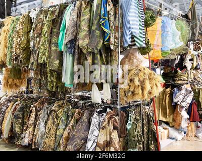 Abbigliamento caldo per i cacciatori nel mercato Foto Stock