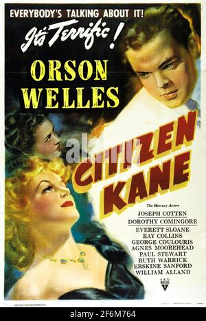 CITIZEN KANE 1941 RKO radio Pictures film con Orson Welles e a sinistra Dorothy Comingore come Susan, sua amante e seconda moglie con la sua prima moglie Ruth Warwick come Emily sullo sfondo. Foto Stock