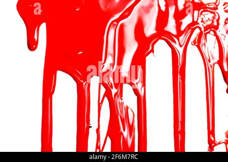 Spessore della vernice rossa su uno sfondo bianco. Flussi di vernice Foto Stock