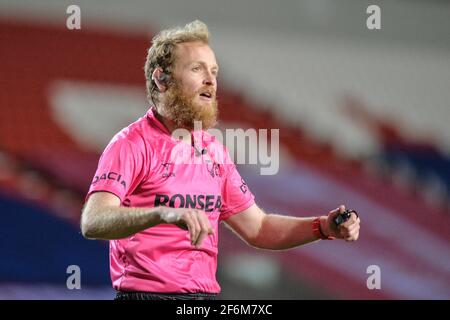 St. Helens, Inghilterra - 1 aprile 2021 - Referee James Childs durante la Rugby League Betfred Super League Round 2 Hull Kingston Rovers vs St. Helens al Totally Wicked Stadium, St. Helens, UK Dean Williams/Alamy Live News Foto Stock