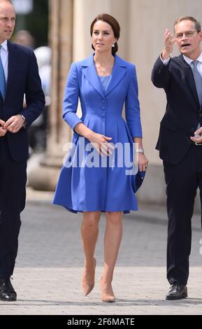 Berlino, Germania. 19 luglio 2017. Caterina la Duchessa di Cambridge e Duca di Cambridge il Principe Guglielmo visitano la porta di Brandeburgo Foto Stock