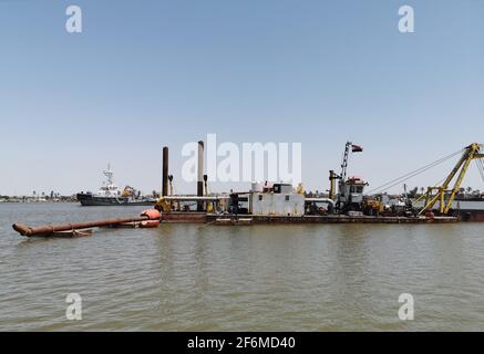 basra, Iraq - 27 aprile 2018: Foto di barca nel fiume nella città di basra Foto Stock