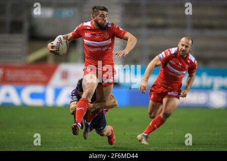 Greg Minikin (3) di Hull KR è affrontato da Jonny Lomax (6) di St Helens in, il 4/1/2021. (Foto di Mark Cosgrove/News Images/Sipa USA) Credit: Sipa USA/Alamy Live News Foto Stock