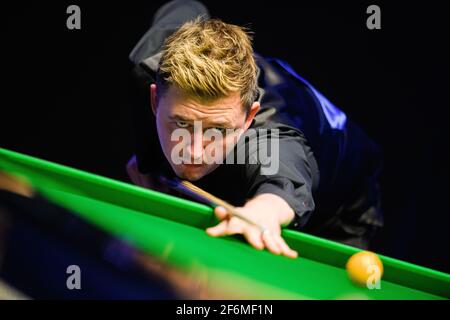 MILTON KEYNES, REGNO UNITO. 01 aprile 2021. Kyren Wilson durante le partite del campionato 2021 League Snooker- Winners Group alla Marshall Arena giovedì 01 aprile 2021 a MILTON KEYNES INGHILTERRA. Credit: Taka G Wu/Alamy Live News Foto Stock