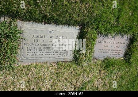 Los Angeles, California, USA 30 marzo 2021 una visione generale dell'atmosfera dell'attore Jimmie Dodd's grave al Forest Lawn Memorial Park Hollywood Hills il 30 marzo 2021 a Los Angeles, California, USA. Foto di Barry King/Alamy Stock foto Foto Stock