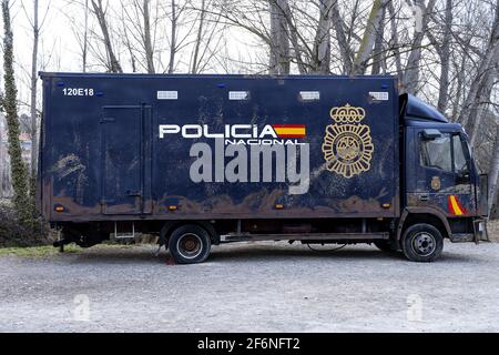 TERUEL, SPAGNA - 23 FEBBRAIO 2021, pulmino di polizia per il trasferimento dei prigionieri della polizia nazionale spagnola Foto Stock