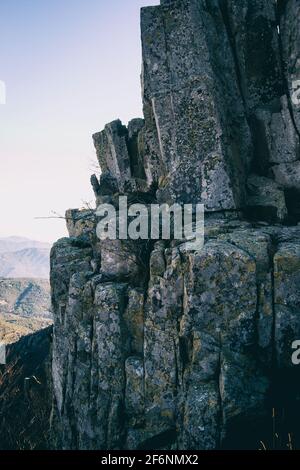 rocce con forme astratte. La fotografia viene scattata in prospettiva Foto Stock