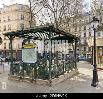 STAZIONE DELLA METROPOLITANA ABBESSES DESSINNEE PAR GUIMARD Foto Stock