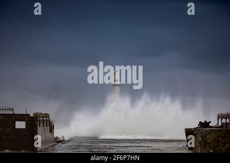 Mari tempestosi, Aberdeen sud breakwater Foto Stock