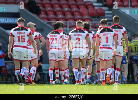 Alex Gerrard di Leigh Centurions (a sinistra), Tyrone McCarthy, Matty Russell e Ryan Brierley camminano fuori a metà tempo durante la partita di Betfred Super League al Totally Wicked Stadium, St Helens. Data immagine: Venerdì 2 aprile 2021. Foto Stock