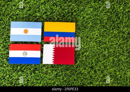 Bandiere di Argentina, Colombia, Paraguay e Qatar nello stadio di calcio - Coppa America partita di calcio conmebol Brasile 2019. Foto Stock