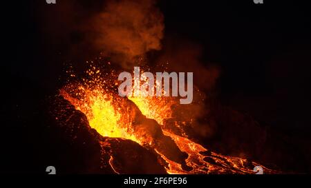 Il sito dell'eruzione del vulcano Geldingadalir nella montagna di Fagradalsfjall La penisola di Reykjanes in Islanda Foto Stock