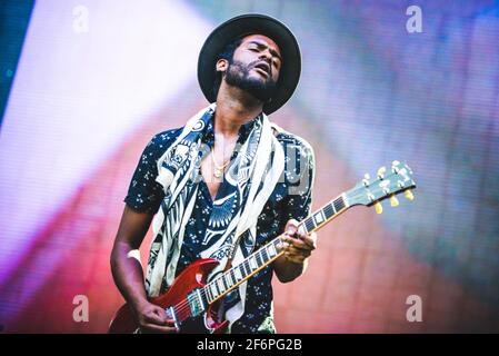 ITALIA, LUCCA 2015: Il cantante, cantautore e musicista americano Gary Clark Jr si esibisce dal vivo sul palco, in apertura per Lenny Kravitz, al Lucca Summer Festival Foto Stock