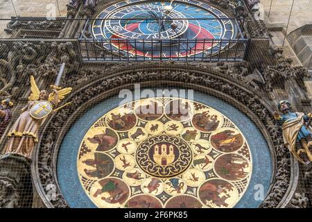 L'Orologio Astronomico - Prazsky orloj - sul Municipio della Città Vecchia nella Piazza della Città Vecchia di Praga, Czechia Foto Stock