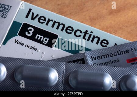 Scatola di Ivermectina (confezione francese), un farmaco antiparassitario e anche un potenziale trattamento per la malattia di Covid-19 Foto Stock