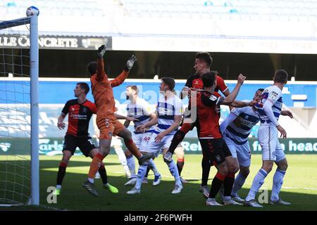 Londra, Regno Unito. 02 aprile 2021. Michael Rose of Coventry City segna un gol per i QPRs secondo del gioco. EFL Skybet Championship, Queens Park Rangers contro Coventry City al Kiyan Prince Foundation Stadium, Loftus Road a Londra venerdì 2 aprile 2021. Questa immagine può essere utilizzata solo per scopi editoriali. Solo per uso editoriale, è richiesta una licenza per uso commerciale. Nessun utilizzo nelle scommesse, nei giochi o nelle pubblicazioni di un singolo club/campionato/giocatore. pic by Steffan Bowen/Andrew Orchard sports photography/Alamy Live news Credit: Andrew Orchard sports photography/Alamy Live News Foto Stock