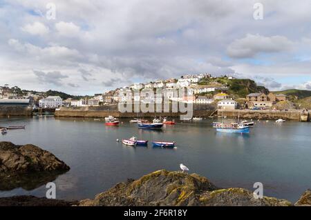 Mevagissey è un villaggio, porto di pescatori e parrocchia civile in Cornovaglia, Inghilterra, Regno Unito. Il villaggio si trova a circa cinque miglia a sud di Foto Stock