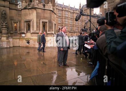 KENNETH CLARKE, DEPUTATO DOPO IL VOTO PER SELEZIONARE TORY LEADER Foto Stock