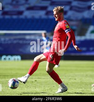 2 aprile 2021; Cardiff City Stadium, Cardiff, Glamorgan, Galles; Campionato di calcio inglese della lega di calcio, Cardiff City contro Nottingham Forest; Joe Worrall di Nottingham Forest passa la palla Foto Stock
