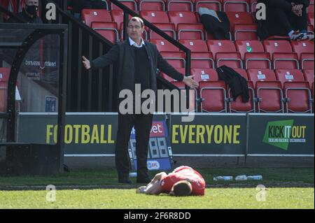 SALFORD, REGNO UNITO. 2 APRILE: Gary Bowyer, Manager del Salford City FC protesta all'arbitro durante la partita Sky Bet League 2 tra Salford City e Grimsby Town a Moor Lane, Salford venerdì 2 aprile 2021. (Credit: Ian Charles | MI News) Credit: MI News & Sport /Alamy Live News Foto Stock