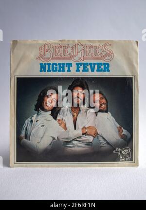 Sette pollici vinile immagine copertina versione del singolo di successo Night Fever da The Bee Gees, che è stato rilasciato nel 1978 Foto Stock