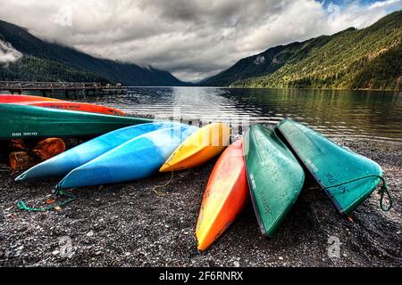 Kayak sulle rive del lago Cresent Foto Stock