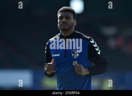 OLDHAM. REGNO UNITO. 2 APRILE: Oldham Athletic's Kyle Jameson si sta riscaldando prima della partita Sky Bet League 2 tra Oldham Athletic e Stevenage al Boundary Park, Oldham, venerdì 2 aprile 2021. (Credit: Eddie Garvey | MI News) Credit: MI News & Sport /Alamy Live News Foto Stock