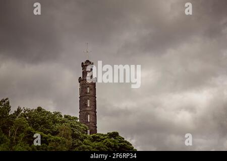 Il Monumento Nelson su Calton Hill a Edimburgo. Foto Stock