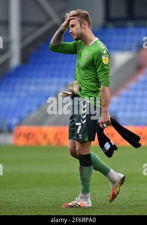 OLDHAM. REGNO UNITO. 2 APRILE: Oldham Athletic's Laurie Walker (portiere) dopo la partita Sky Bet League 2 tra Oldham Athletic e Stevenage al Boundary Park, Oldham, venerdì 2 aprile 2021. (Credit: Eddie Garvey | MI News) Credit: MI News & Sport /Alamy Live News Foto Stock