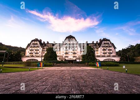 Petropolis, Brasile - 25 maggio 2017: Palazzo Quitandinha nella città imperiale un tempo era un casinò, ma è stato chiuso ed è ora aperto ai visitatori. Foto Stock