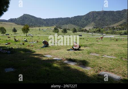 Los Angeles, California, USA 31 marzo 2021 una visione generale dell'atmosfera del compositore Miklos Rozsa's grave a Forest Lawn Memorial Park Hollywood Hills il 31 marzo 2021 a Los Angeles, California, USA. Foto di Barry King/Alamy Stock foto Foto Stock